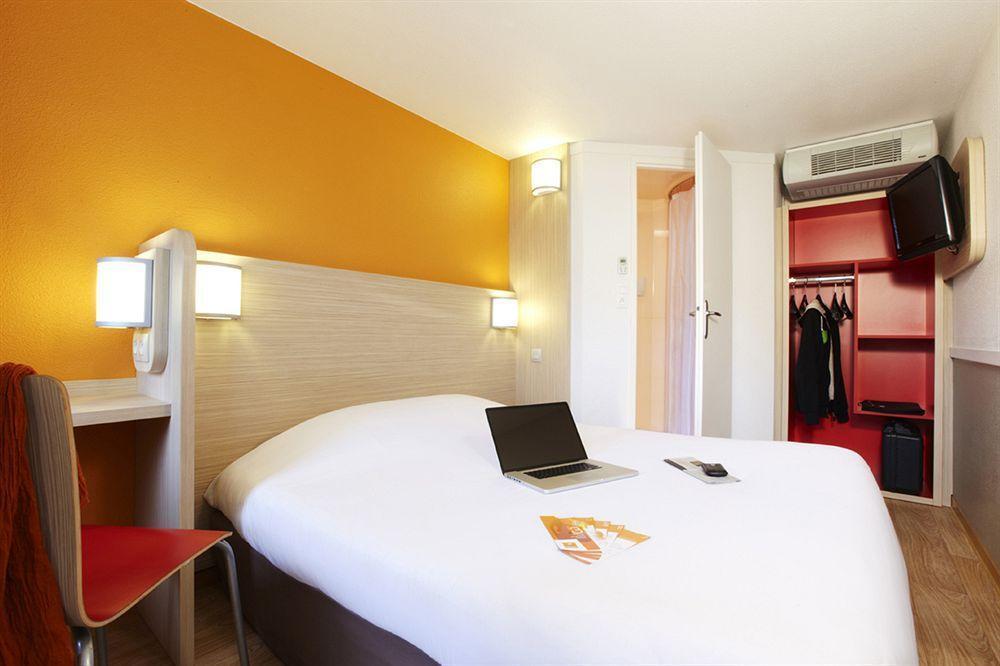 พรีเมียร์ คลาส บัวซี แซ็ง เลเซร์ Hotel บัวส์ซี-แซงต์-เลเชร์ ภายนอก รูปภาพ